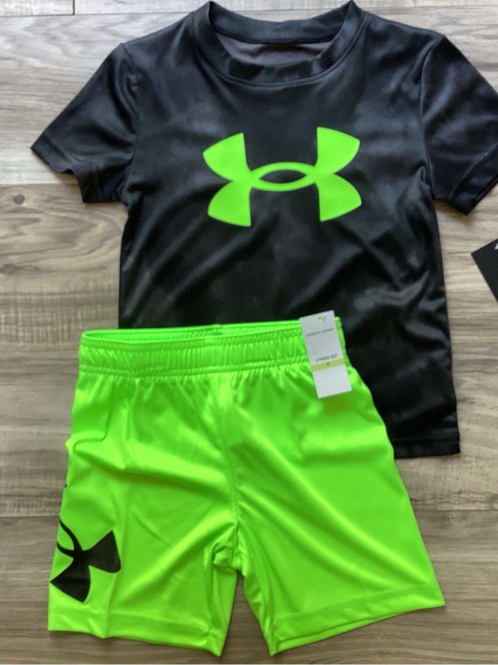 Under Armour Boys Tee & Shorts Set size 4(NWT) ~PRICE IS FIRM, NO OFFERS~